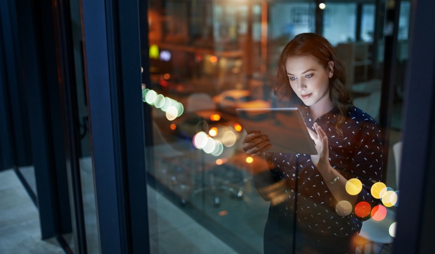 IT-woman-at-night-1