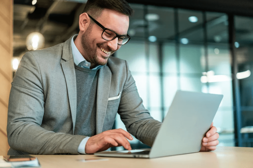 Man using his laptop to secure message with Mailock encryption