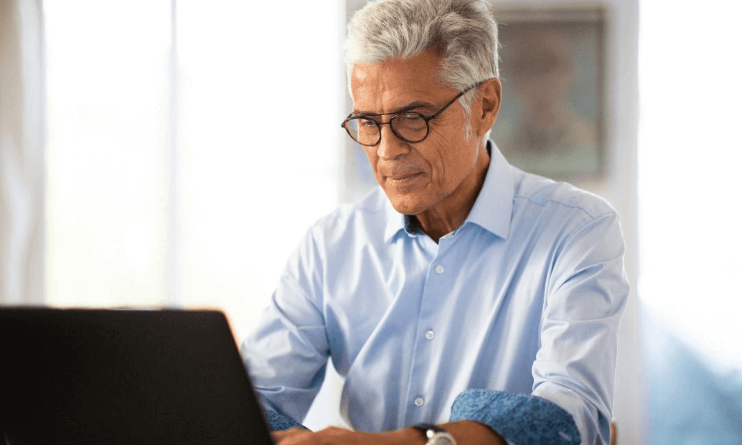 man searching for his pension pot online
